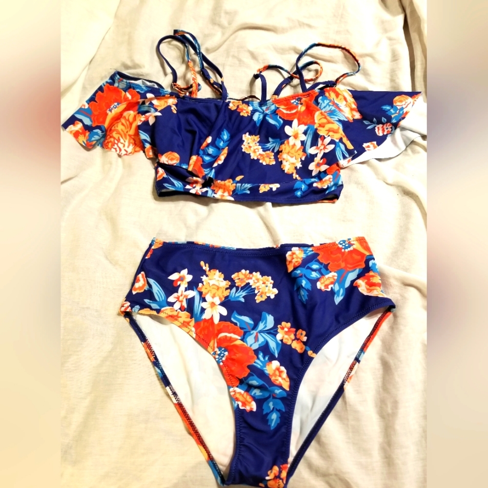 Nwt ruffle accent double strapped bikini medium